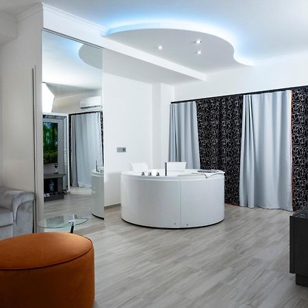 Suite17 - Luxury Guesthouse Джовинаццо Экстерьер фото