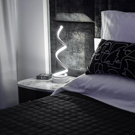 Suite17 - Luxury Guesthouse Джовинаццо Экстерьер фото