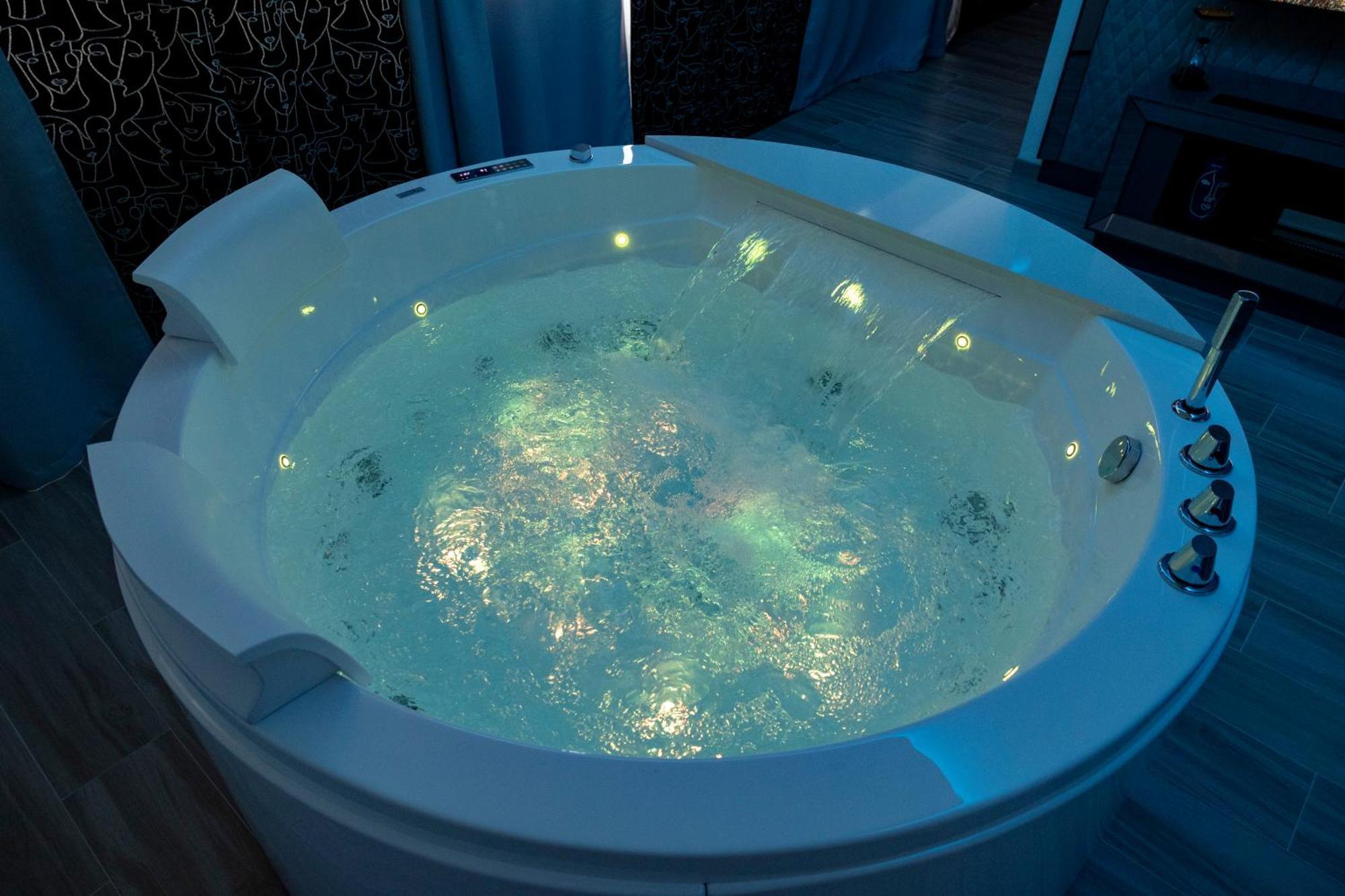 Suite17 - Luxury Guesthouse Джовинаццо Экстерьер фото