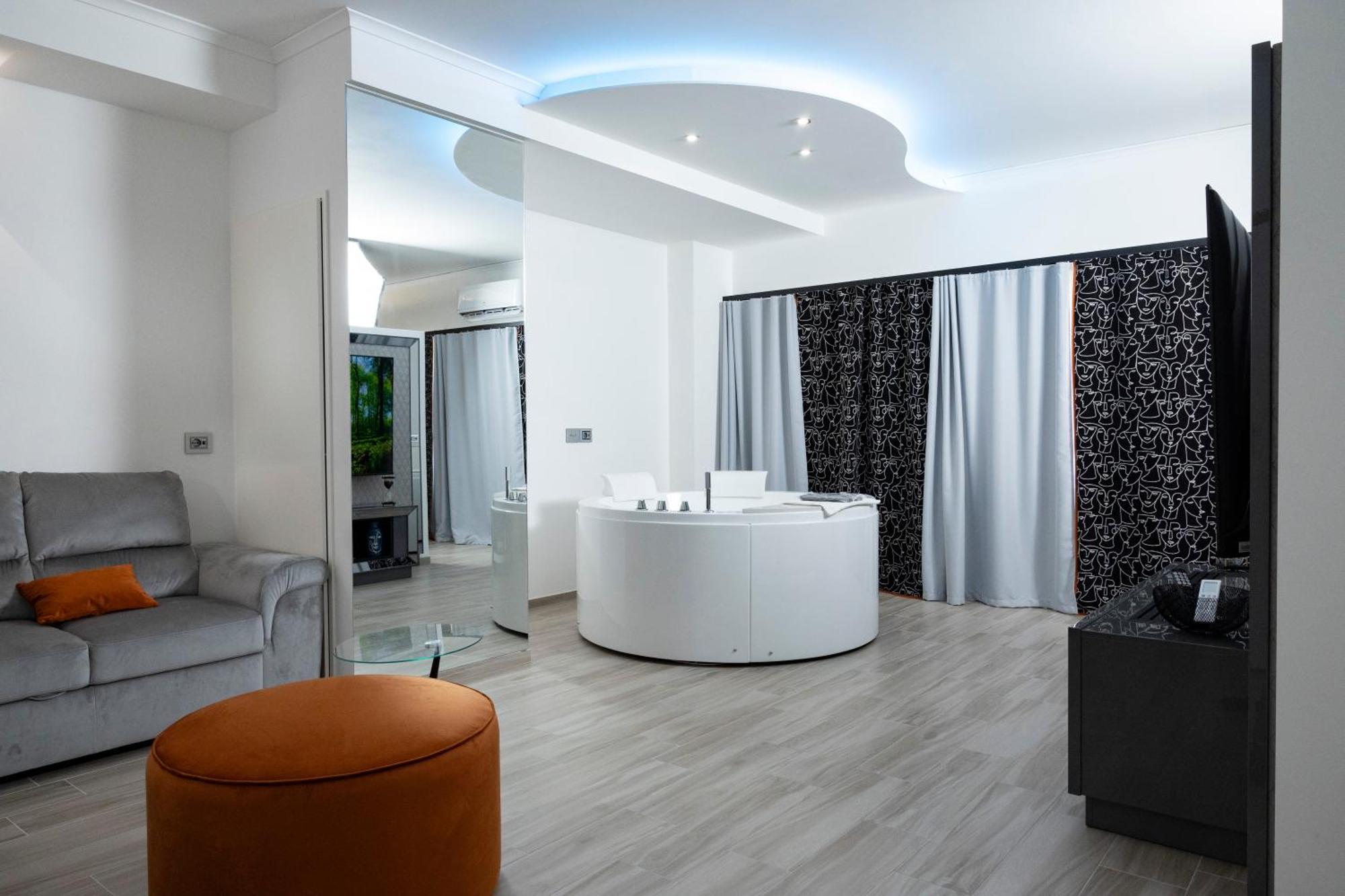 Suite17 - Luxury Guesthouse Джовинаццо Экстерьер фото