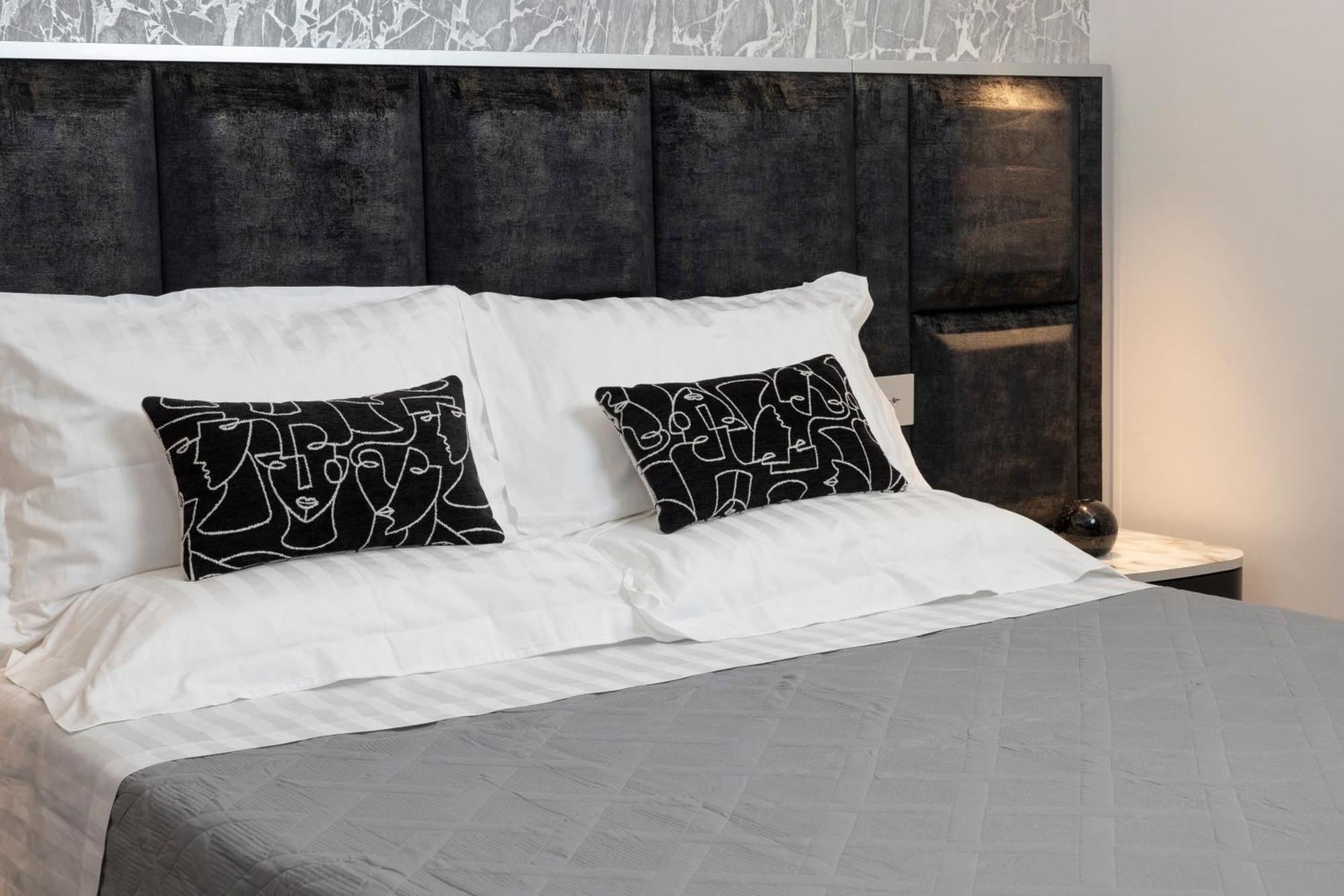 Suite17 - Luxury Guesthouse Джовинаццо Экстерьер фото