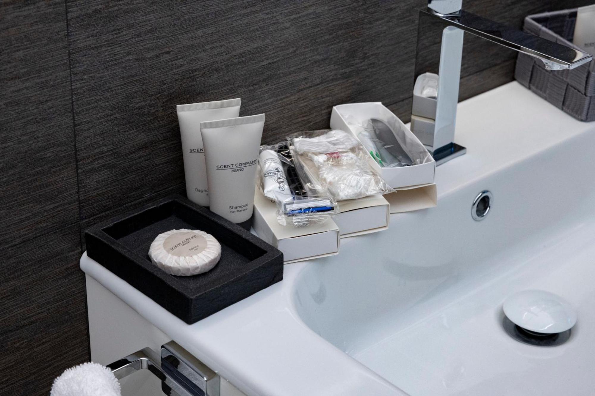 Suite17 - Luxury Guesthouse Джовинаццо Экстерьер фото
