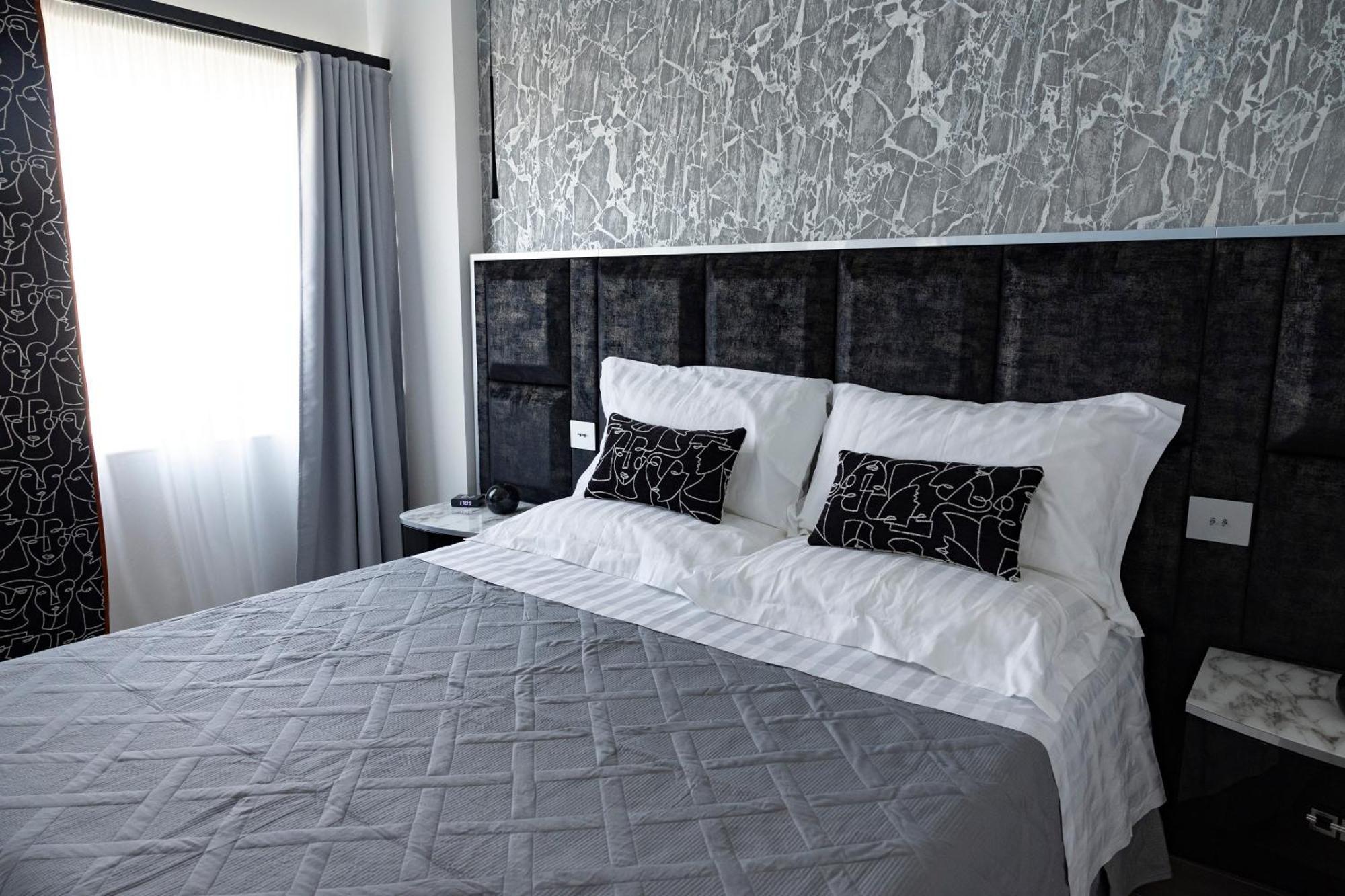 Suite17 - Luxury Guesthouse Джовинаццо Экстерьер фото