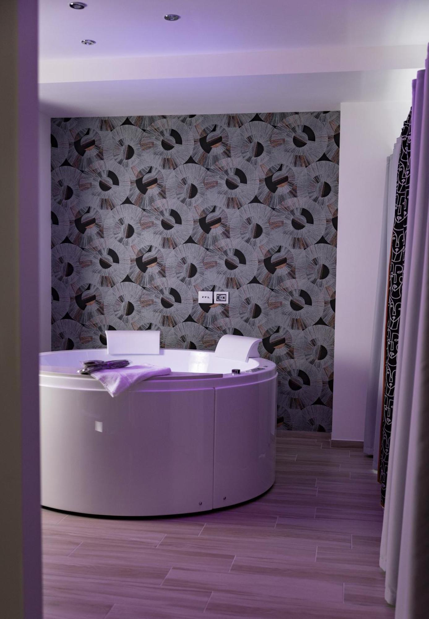 Suite17 - Luxury Guesthouse Джовинаццо Экстерьер фото